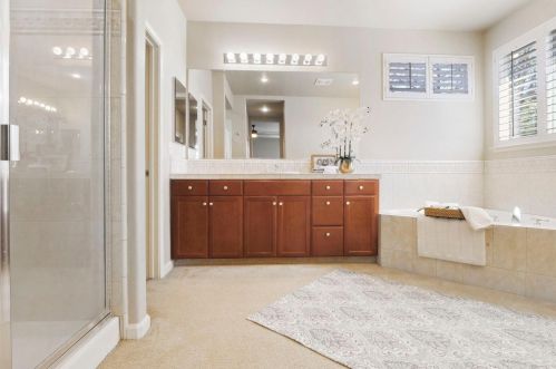 2044 Sugarbowl Way, Lodi CA  95242-4752 exterior