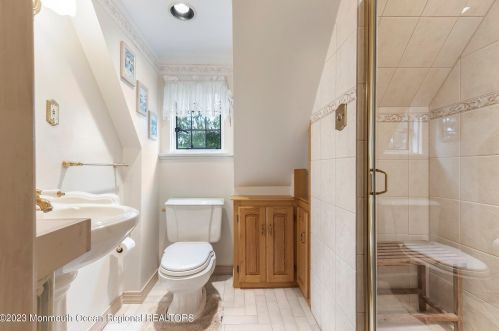 25 Schanck St, East Freehold NJ  07728-1844 exterior