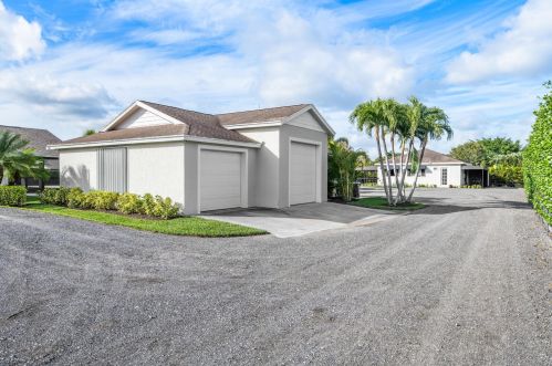 2904 Appaloosa Trl, West Palm Beach FL  33414-7639 exterior