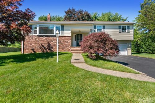 10 Cape Ct, East Brunswick, NJ 08816-2614