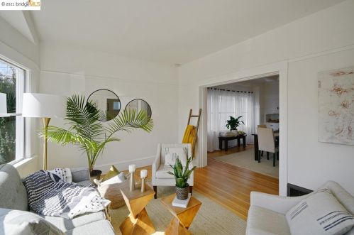 456 Cavour St, Oakland CA  94618-1077 exterior