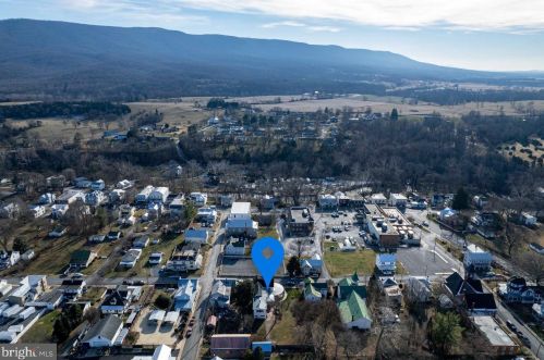 102 High St, Edinburg VA  22824-3084 exterior