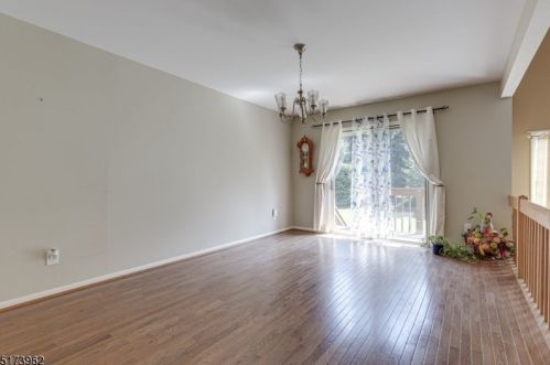 61 Woodland Dr, West Paterson NJ  07424-3707 exterior