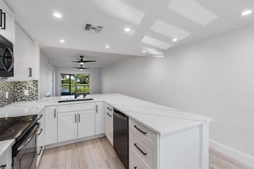 121 Wading Bird Cir, Naples, FL 34110-1250