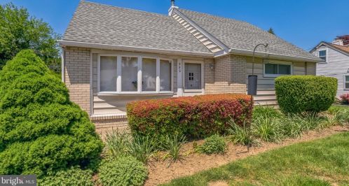 332 Rolling Hill Rd, Melrose Park, PA 19027-1829