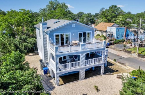 6 Hudson Ave, Middletown NJ  07748-5507 exterior