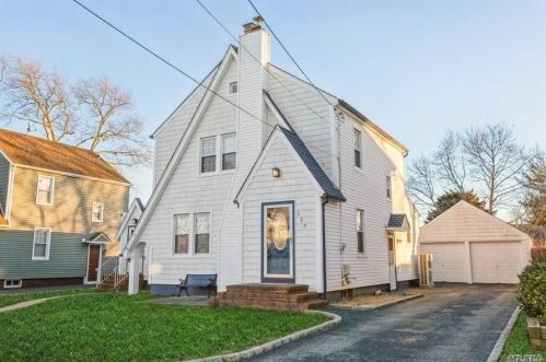 127 Wilson St, East Rockaway, NY 11518-1024