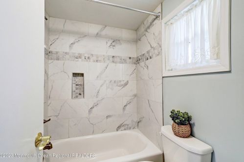 127 Cedar Ave, Middletown NJ  07748-5503 exterior