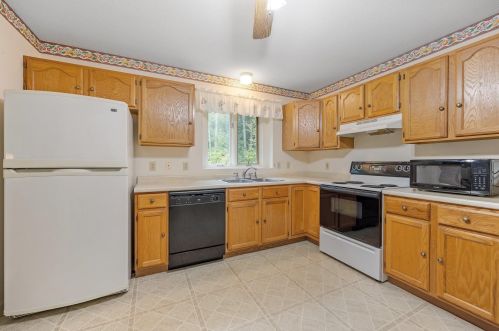 246 Church Rd, Allenstown NH  03275-2903 exterior