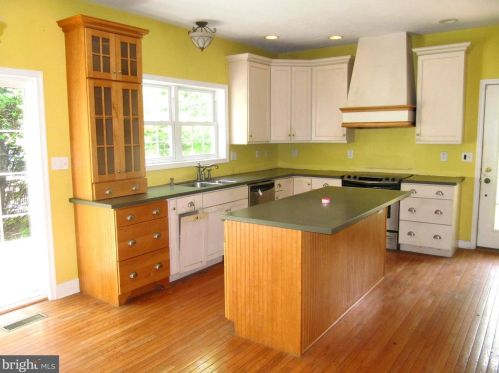 28 Berkshire Dr, Shrewsbury PA  17361-1130 exterior