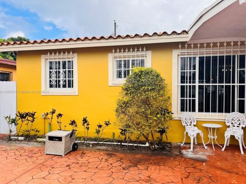 2637 9th Ct, Hialeah FL  33010-1223 exterior