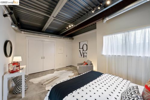 2858 Helen St, Oakland CA  94608-4028 exterior