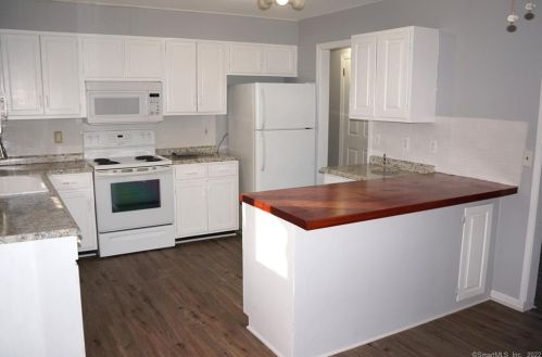 25 Myrtle Rd, Norwich CT  06351-3529 exterior