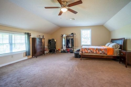 27 Pease Rd, East Windsor CT  06016-9002 exterior