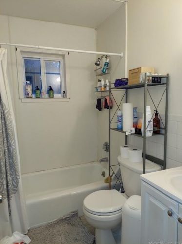 15 Horace St, Manchester CT 06040-6423 exterior