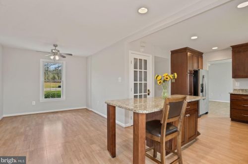 20015 Great Fls Frst Dr, Great Falls VA 22066-4233 exterior