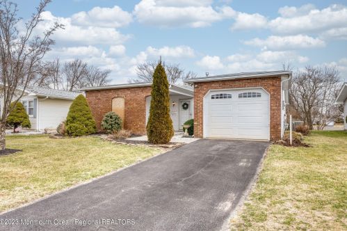 122 Whittier Rd, Bricktown NJ  08724-2405 exterior