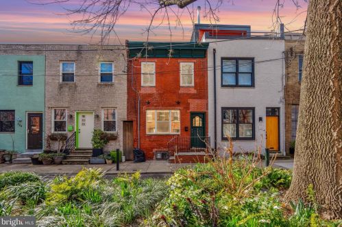 738 Medina St, Philadelphia PA  19147-5727 exterior