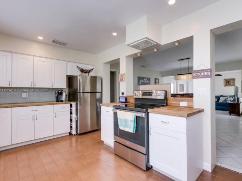 518 58th Ct, Hollywood FL  33023-1437 exterior