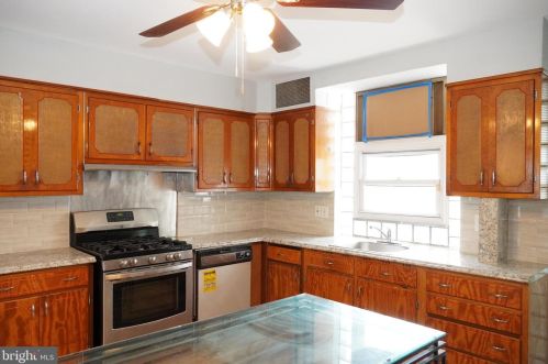 6156 Lindbergh Blvd, Philadelphia PA 19153-3018 exterior