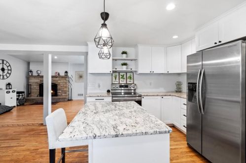 2418 Bluestone Pl, Green Bay WI  54311-6432 exterior