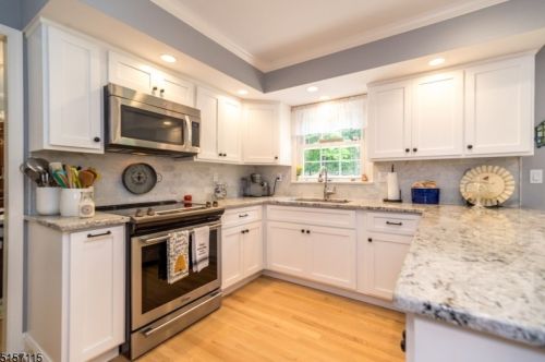 6 Cheryle Way, Annandale NJ  08801-3416 exterior