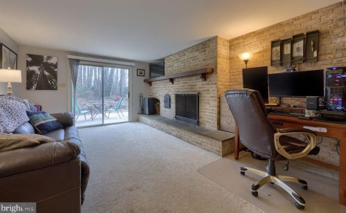 1031 Sherry Ln, Lancaster, PA 17601-2025