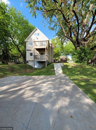 1742 Ames Pl, Saint Paul, MN 55106-2954