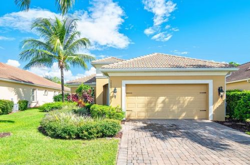 14487 Manchester Dr, Naples FL  34114-8630 exterior