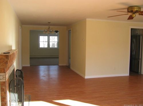 45 Lawton Rd, Manchester, CT 06042-3673