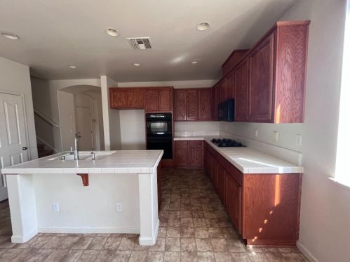 6675 Bruins Ct, Winton CA  95388-9671 exterior