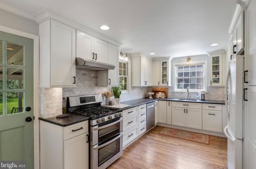 12 Dudie Dr, Newtown Square, PA 19073-4004
