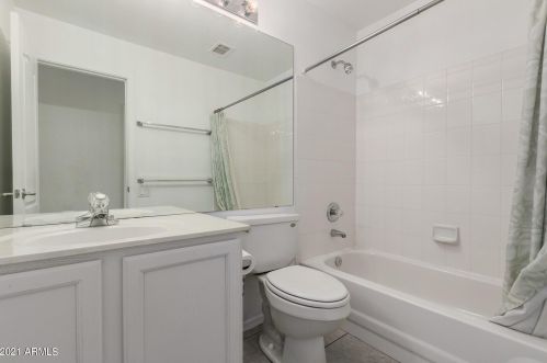 6258 Blackhawk Dr, Glendale AZ 85308-6671 exterior