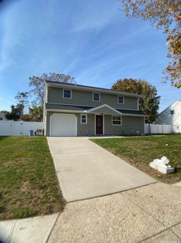 132 Acorn Ave, Central Islip, NY 11722-3500