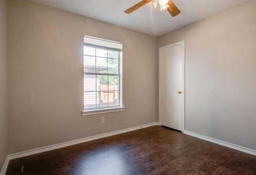 1913 Lee Dr, Denton TX  76209-4789 exterior