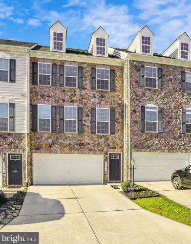 1739 Rockledge Ter, Woodbridge VA  22192-2512 exterior