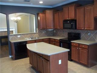 904 Sheryn Dr, Burleson TX  76028-8666 exterior