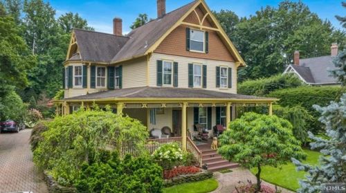 276 Durie Ave, Closter, NJ 07624-2431