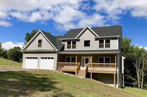229 School House Rd, Middletown, NY 10940-7593