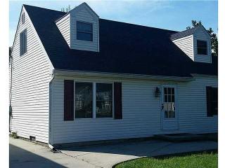620 Bruns Dr, Rossford, OH 43460-1536