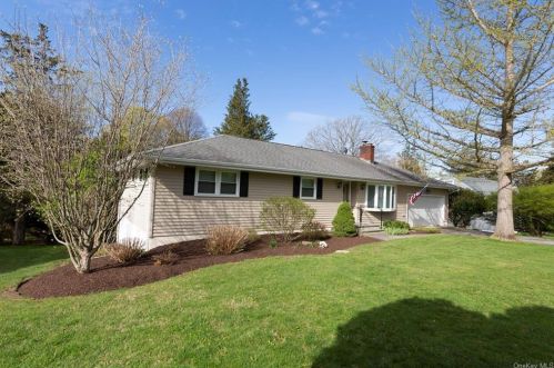 31 Birch Hill Dr, Poughkeepsie, NY 12603-6125