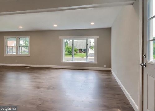 37 Needlepoint Ln, Willingboro NJ  08046-1918 exterior