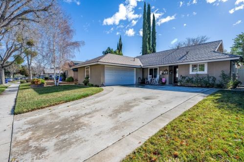 21212 Altena Dr, Santa Clarita, CA 91350-1817