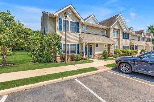 30 Morley Cir, Huntington Station NY  11747-4827 exterior