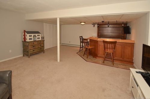 1 Jacobs Hill Rd, Ellington CT  06029-3117 exterior