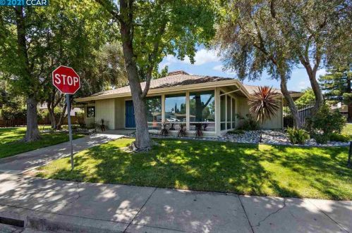 57 Meadowbrook Ave, West Pittsburg CA  94565-5550 exterior