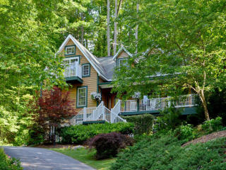 90 Birchwood Views Dr, Hendersonville, NC 28739-7894