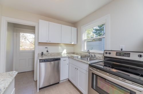 22 Lyndale Rd, Covington, KY 41017-2324