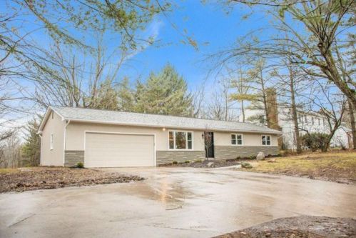7276 Africa Rd, Galena, OH 43021-9747