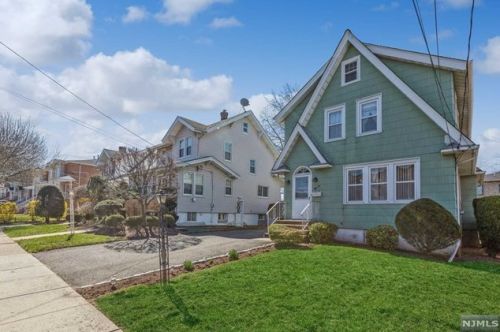 52 Harwood Ter, Palisades Park NJ  07650-1286 exterior
